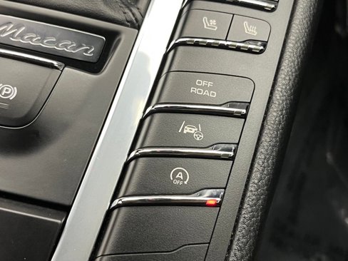 Used 2017 Porsche Macan Turbo image 19