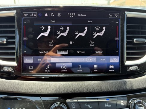 Used 2024 Chrysler Pacifica Touring-L image 24
