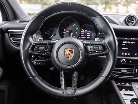 Certified 2022 Porsche Macan image 13