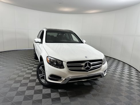Used 2017 Mercedes-Benz GLC 300 4MATIC image 1