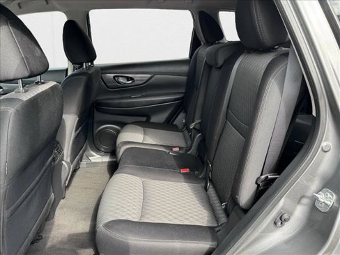 Used 2017 Nissan Rogue SV image 17