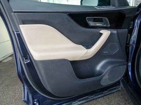 Used 2018 Jaguar F-PACE Premium image 24