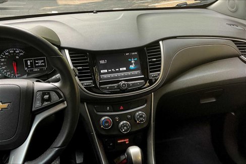 Used 2017 Chevrolet Trax LT w/ LT Convenience Package image 6