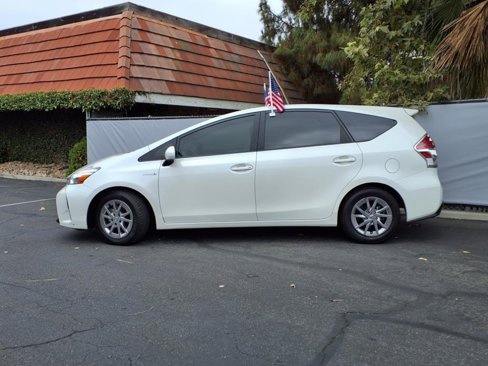 Used 2016 Toyota Prius V Three image 3