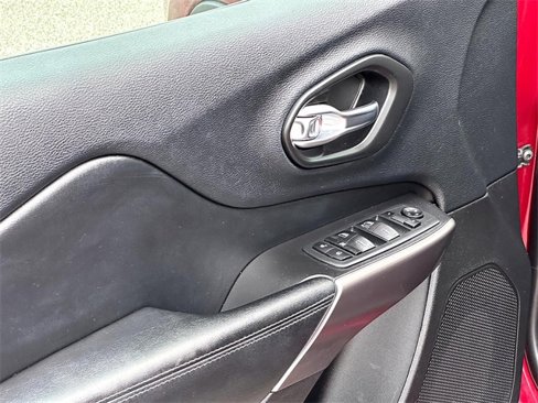 Used 2020 Jeep Cherokee Latitude image 11