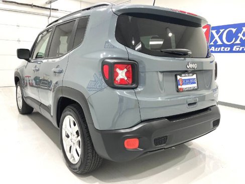 Used 2018 Jeep Renegade Latitude image 12