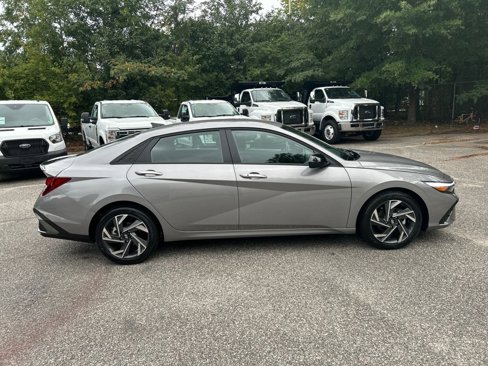 Certified 2025 Hyundai Elantra Sport image 7