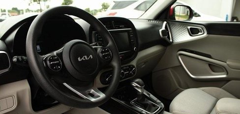 Used 2023 Kia Soul LX image 3