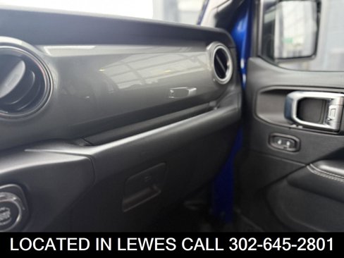 Used 2018 Jeep Wrangler Unlimited Sahara image 10