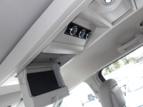 Used 2016 Chrysler Town & Country LX image 10