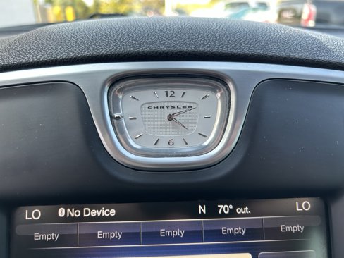 Used 2016 Chrysler 300 C image 26