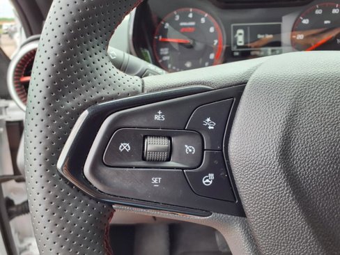 Used 2025 Chevrolet Trax RS image 12
