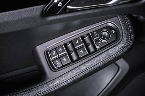 Certified 2025 Porsche Macan image 26