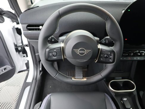 Used 2025 MINI Cooper 2-Door Hardtop image 12