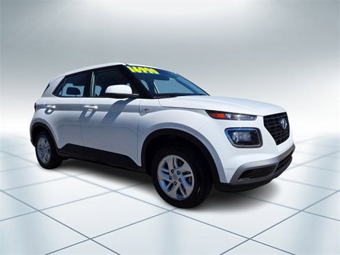 Used 2024 Hyundai Venue SE image 2