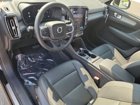 New 2025 Volvo XC40 B5 Core w/ Protection Package Premier image 9