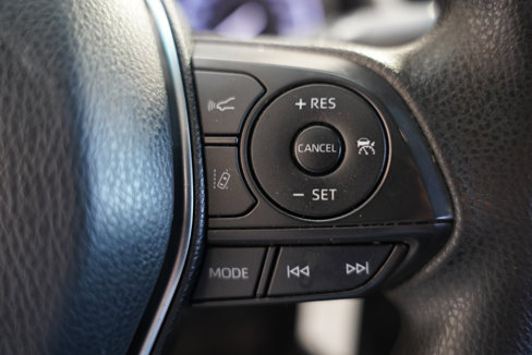 Used 2018 Toyota Camry LE image 15