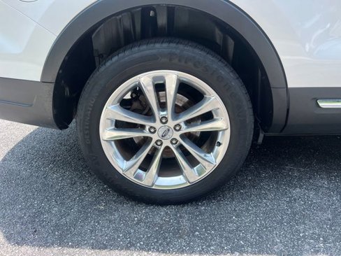 Used 2019 Ford Explorer XLT w/ Equipment Group 202A image 13
