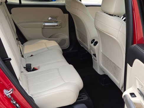 Used 2021 Mercedes-Benz GLB 250 w/ Premium Package image 16