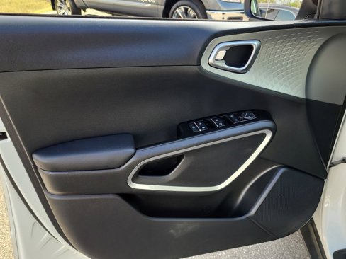 Used 2023 Kia Soul S image 13