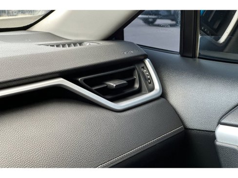 Used 2019 Toyota RAV4 LE image 27