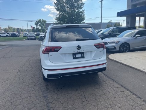 Used 2022 Volkswagen Tiguan SE R-Line image 11