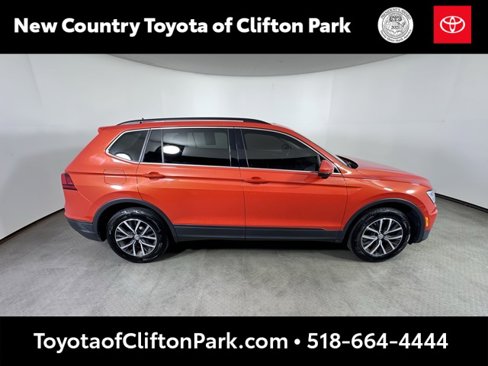 Used 2019 Volkswagen Tiguan SE w/ Panoramic Sunroof Package image 2