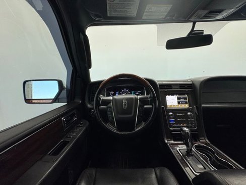 Used 2016 Lincoln Navigator Reserve image 21