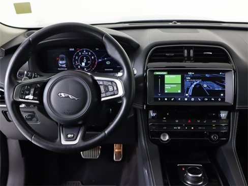 Used 2019 Jaguar F-PACE R-Sport image 20