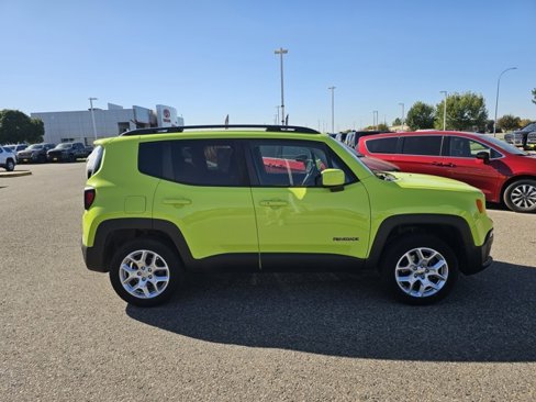 Used 2017 Jeep Renegade Latitude w/ Popular Equipment Group image 6