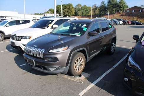 Used 2017 Jeep Cherokee Latitude w/ Safety/Convenience Group image 2