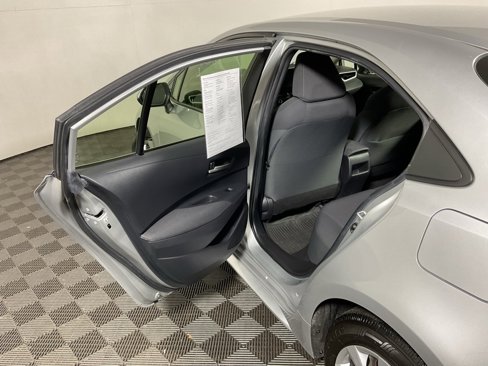 Used 2020 Toyota Corolla LE image 29