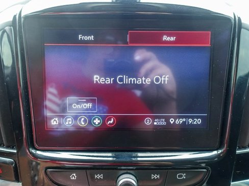 Used 2020 Chevrolet Traverse LT image 24