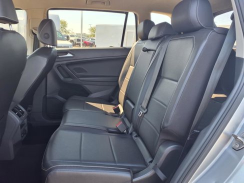 Used 2021 Volkswagen Tiguan SE image 10