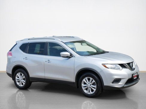 Used 2015 Nissan Rogue SV image 1