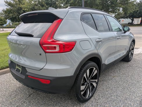 Certified 2025 Volvo XC40 B5 Plus image 4