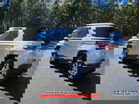 Used 2022 Chevrolet Traverse LS image 9