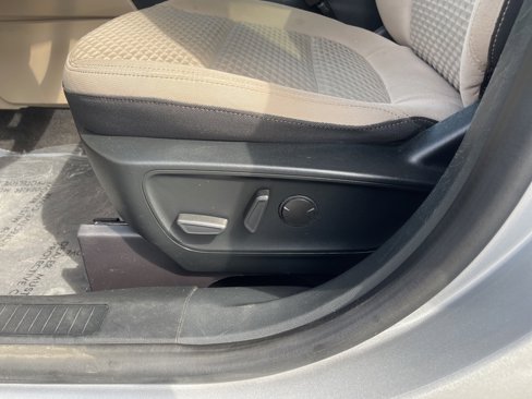 Used 2020 Ford Escape SE image 18