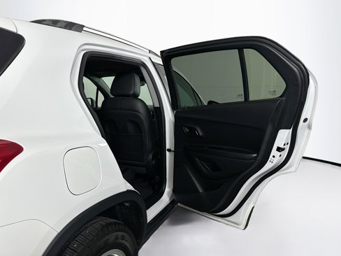 Used 2022 Chevrolet Trax LT w/ Driver Confidence Package image 28