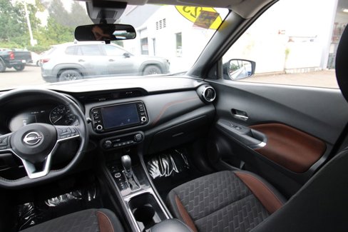 Used 2023 Nissan Kicks SR image 29
