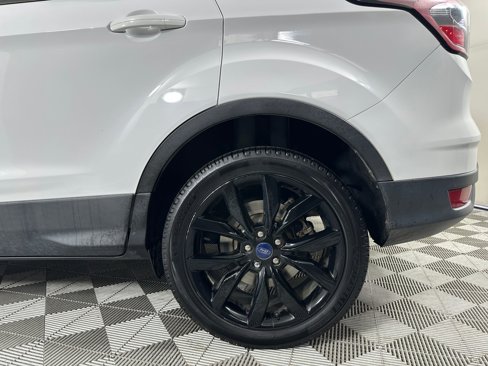 Used 2018 Ford Escape SE w/ SE Sport Appearance Package image 26