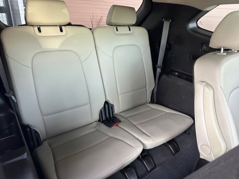 Used 2017 Hyundai Santa Fe Limited image 19