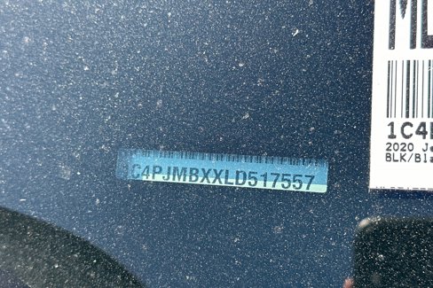 Used 2020 Jeep Cherokee Trailhawk image 3