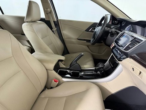 Used 2017 Honda Accord EX-L image 37