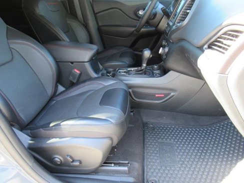 Used 2022 Jeep Cherokee Trailhawk w/ Premium Leather Package image 11