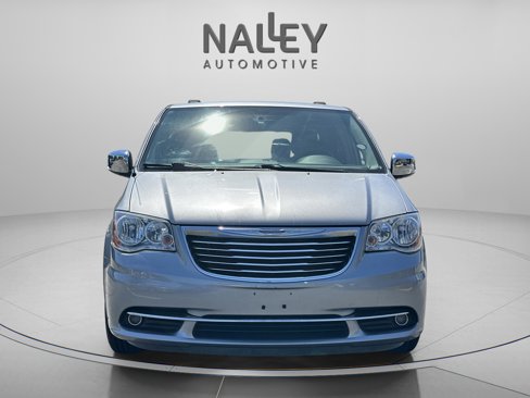 Used 2016 Chrysler Town & Country Touring-L image 5
