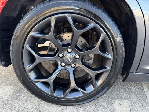Used 2019 Chrysler 300 S image 38