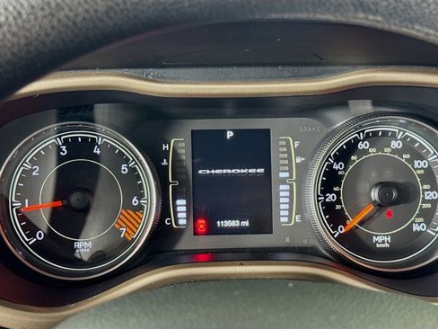 Used 2015 Jeep Cherokee Sport image 16