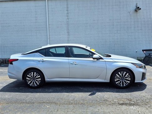 Used 2023 Nissan Altima 2.5 SV image 2