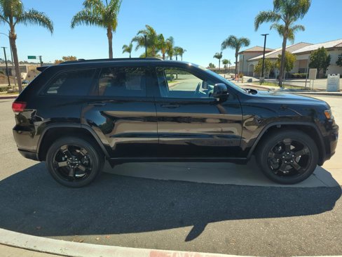 Used 2019 Jeep Grand Cherokee Laredo image 6